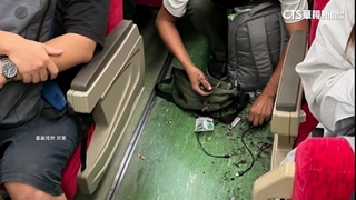 行動電源突冒煙！自強號旅客驚慌　台鐵：無人傷亡