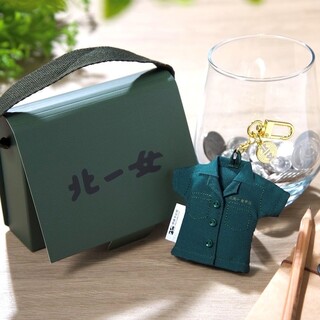 小綠綠快看！新版北一女制服悠遊卡登場　10/17開放預購