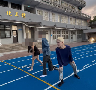 鍾明軒闖校園拍攝害警衛被開除？　校方回應：未做好校安管制已調離職務