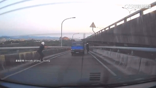 貨車違規「詭拒檢衝撞」　警連開6槍追捕仍脫逃！