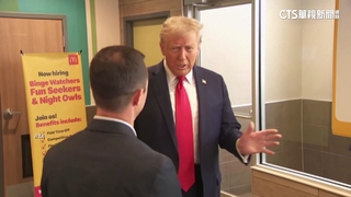 川普速食店打工　炸薯條.賣漢堡製造話題