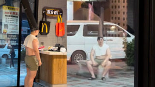 他Cos「大傑」買獵人套餐　店員回1句讓他落寞坐路邊　網笑：值得一整盒公關品