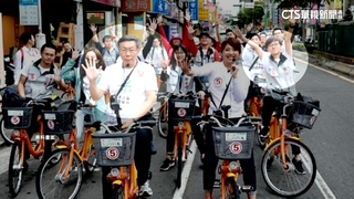 延押庭前律見閱卷　沈慶京再坐輪椅獄友幫推