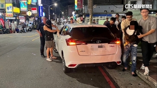 詐騙車手拒捕倒車狠撞　被害人同車險遭擄！
