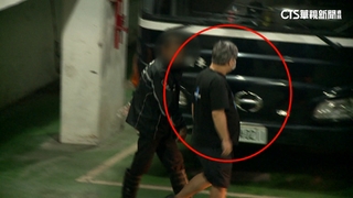 黃牛遭收押第一人！丈夫.駭客上銬坐囚車　妻20萬交保