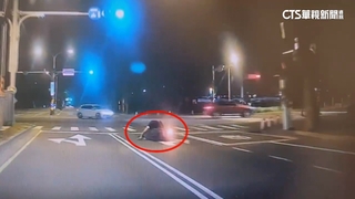 騎士停等紅燈突自摔倒地　警查獲「喪屍煙彈」