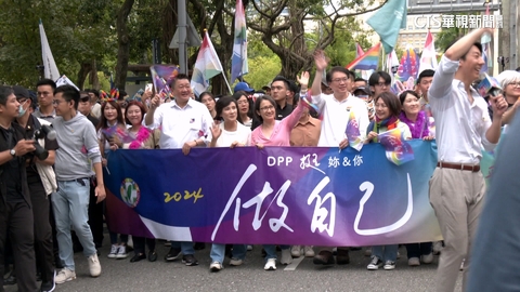 藍綠白都沒缺席! 第22屆同志大遊行上看18萬人