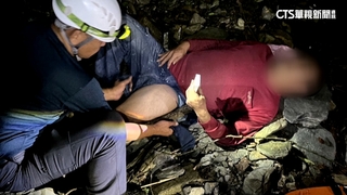 男上山採藥摔落溪谷　搜救人員溯溪救人
