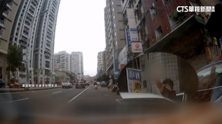 路邊等車位遭比3次不雅手勢　律師：恐涉公然侮辱