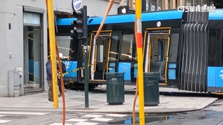 挪威首都奧斯陸輕軌列車出軌　撞進3C商店4人傷
