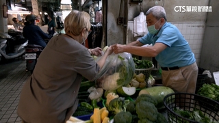 康芮颱風來襲　民眾衝市場.賣場採買　攤商：有多備貨