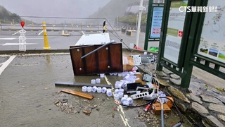 合歡山吹17級狂風　松雪樓屋頂掀.武嶺亭掉磚塊