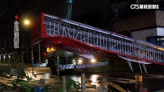 康芮強風肆虐！信義區百貨招牌倒　利菁家落地窗炸裂