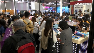 國際旅展假日湧人潮　旅客鎖定便宜機票.行程