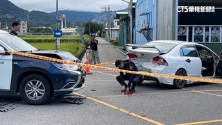 新竹街頭驚追捕！　「掛假車牌」囂張惡駕撞警車