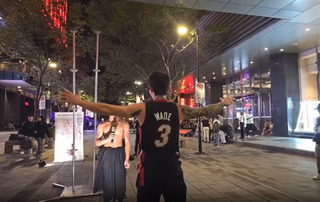 街頭藝人控「表演遭人衝入挑釁」　YTR尼克星道歉：只是想一起have fun