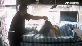 醉男瑞芳美食街隨機潑油　攤販：脫序非首次