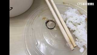 瞎！　訂外送羊肉燴飯咬到銀戒　業者：員工洗菜誤掉入