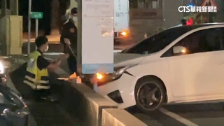 警民聯手攔詐騙　車手突加速撞.警摔傷送醫