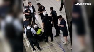 北捷板南線攻擊事件　民眾英勇壓制　警火速接手