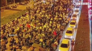 規模勝白紙運動　鄭州數萬大學生「夜騎開封」遭禁