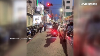 高雄「雙媽會」亂象！　直擊巷子塞滿車　住戶有家歸不得