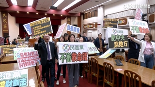 朝野再爆衝突吵「財劃法」　藍擬確認議事錄.綠杯葛