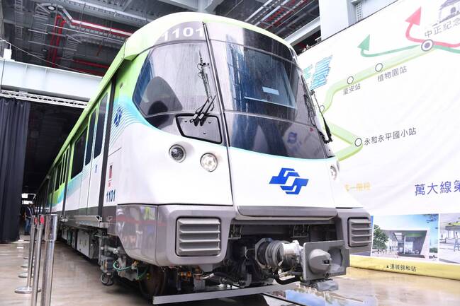 拚2027通車！萬大線列車首亮相 中和到中正紀念堂僅14分 | 華視新聞