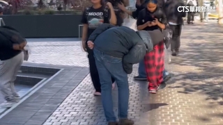 芬太尼氾濫！　彎腰行走姿勢被稱「芬太尼彎折」