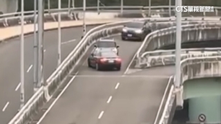 扯！台中高鐵停車場入口逆向還迴轉　險直撞來車