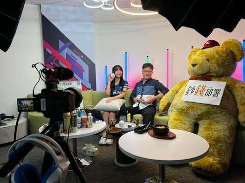 台韓啦啦隊一起吃熱炒 奶昔透露晧禎.娟週超愛炒飯 狂吃兩盤