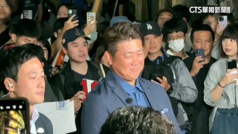 「平成怪物」現身大巨蛋! 日本贏球松坂大輔笑開懷