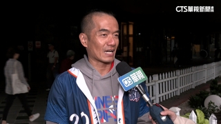 12強插曲！遭澳洲全壘打「砸胸」　球迷：贏球治百病