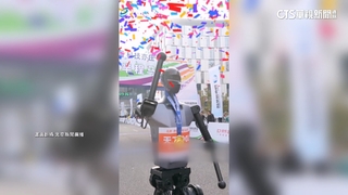 北京亦莊馬拉松比賽　機器人任「助跑員」陪跑