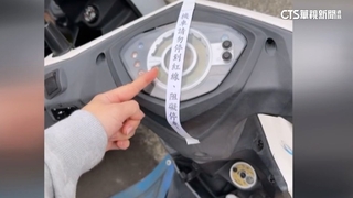 私劃紅線禁停車貼紙條.騎士怒　建築師：好意提醒