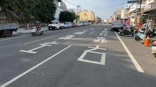 爭議！　道路重劃標線車道沒「右轉箭頭」　用路人不敢轉