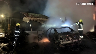屏東轎車自撞民宅牆起火　一家三口2死1傷
