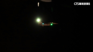 F-16升空！　高規格4架戰機伴飛迎台灣棒球英雄返國