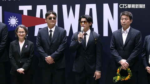 台灣隊返國蕭美琴接機 大批球迷擠爆機場