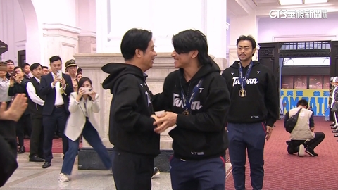 穿「Taiwan」帽T! 賴清德高規格「劍門迎接」台灣英雄