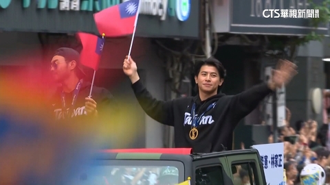 台灣隊長陳傑憲狂圈粉!現身英雄谷吸球迷歡呼