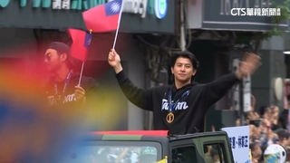 台灣隊長陳傑憲狂圈粉！現身英雄谷吸球迷歡呼