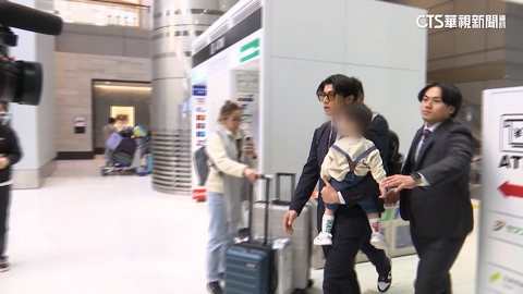 桃園機場混亂中緊護妻兒! 陳傑憲:有家庭才有我
