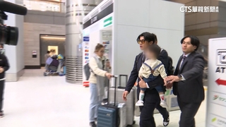 桃園機場混亂中緊護妻兒！　陳傑憲：有家庭才有我