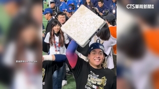 真「盜」壘！　兩冠軍捕手帶回東京巨蛋壘包