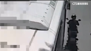 機車擦撞台南公車壓輪下　女騎士命大僅擦挫傷