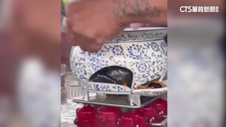 瓷甕卡式爐加熱3分鐘「洩」底　　喜宴雞湯只剩一隻雞