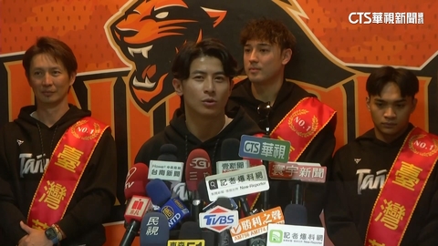 12強英雄台南遊行 陳傑憲.潘傑楷現身球迷嗨翻