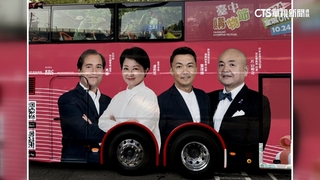 台中雙層巴士上路　大幅盧秀燕廣告遭批「沒觀光味」