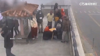 武嶺亭前方城戰　1.7度低溫擺桌打麻將冷得跳腳